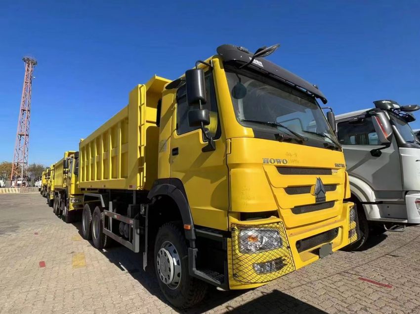 4 units howo dump truck loaded on the ship for Ghana Customer