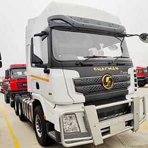 12Wheeler Shacman Tractor Truck Loaded on the Ship for the Malawi Customer