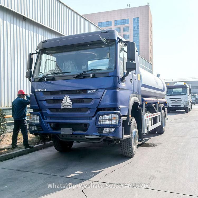 Sinotruk Howo 4x2 6Wheeler water tank Truck