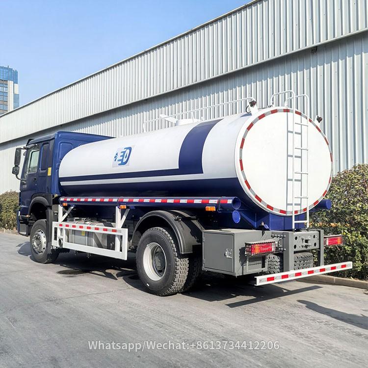 Sinotruk Howo 4x2 6Wheeler water tank Truck