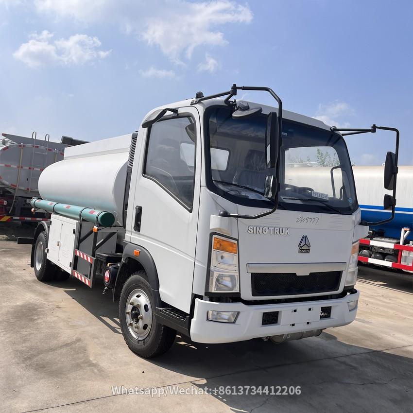Sinotruk Howo 8000L Fuel Tanker Truck