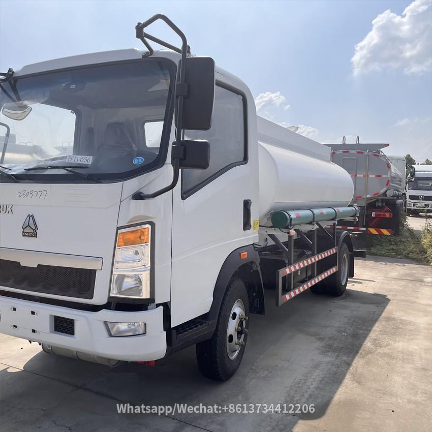 Sinotruk Howo 8000L Fuel Tanker Truck